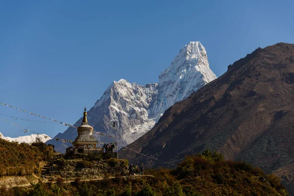 Похід Непал Гімалаї — стокове фото