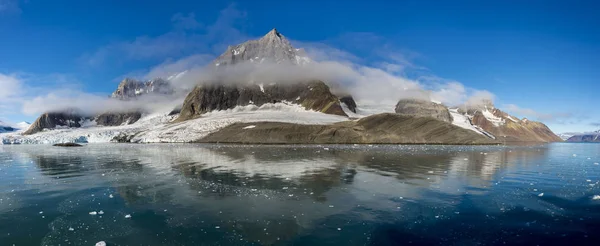 Roccia Con Neve Mare — Foto Stock