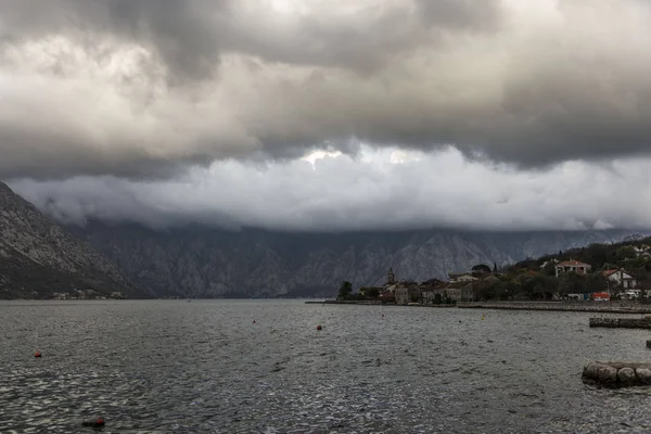 Deniz Kıyı Karadağ Doğal Cityscape Binalarda — Stok fotoğraf