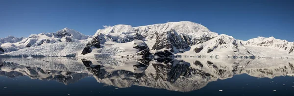 Paisagem Antártica Com Iceberg — Fotografia de Stock