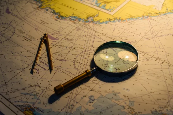 导航地图和指南针 — 图库照片