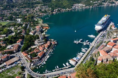 Kotor Koyu'ndaki güzel görünümüne Hill