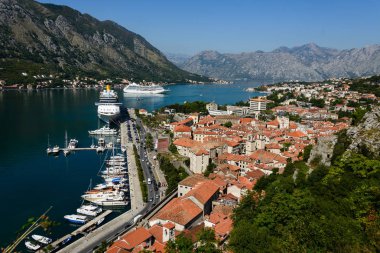 Kotor Koyu'ndaki güzel görünümüne Hill