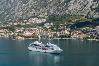 Kotor Koyu'ndaki güzel görünümüne Hill