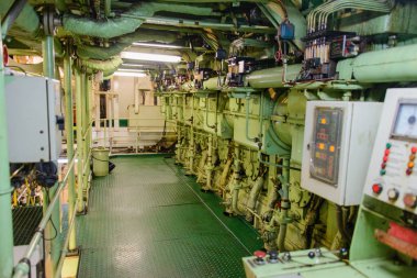 Büyük gemi iç makine dairesi