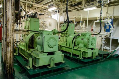 Büyük gemi iç makine dairesi