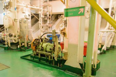 Büyük gemi iç makine dairesi