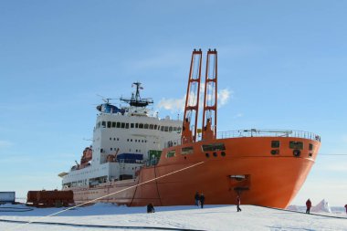 Sefer Gemi buzun içinde