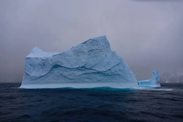 Bella Vista Sul Paesaggio Con Iceberg — Foto Stock