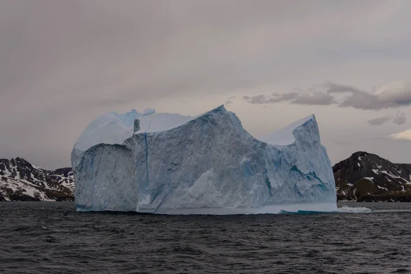 Hermosa Vista Del Paisaje Con Iceberg —  Fotos de Stock