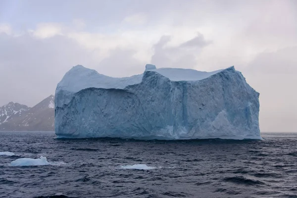 Hermosa Vista Del Paisaje Con Iceberg —  Fotos de Stock
