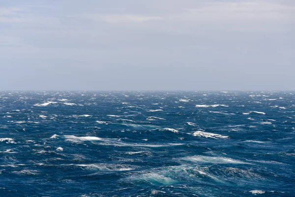 Gündüz Güzel Fırtınalı Denizde — Stok fotoğraf