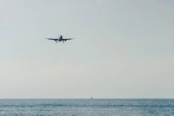 Plane Flying Sky Beach — Stock Photo, Image