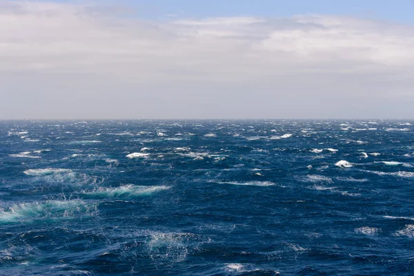 Prachtige Stormachtige Zee Overdag — Stockfoto