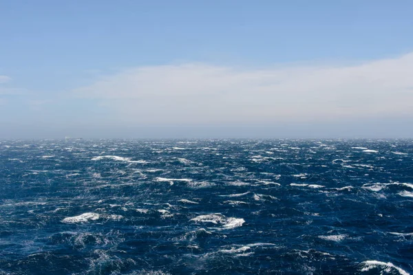 Hermoso Mar Tormentoso Durante Día —  Fotos de Stock