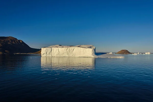 Güzel Bir Grönland Buz Dağı Manzarası — Stok fotoğraf