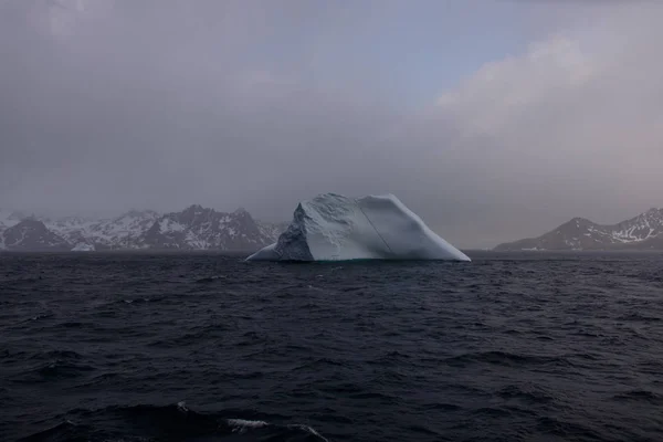 Bella Vista Sul Paesaggio Con Iceberg — Foto Stock