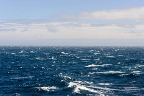 昼間で美しい嵐の海 — ストック写真