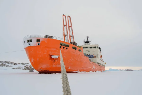 Sefer Gemi Buzun Içinde — Stok fotoğraf