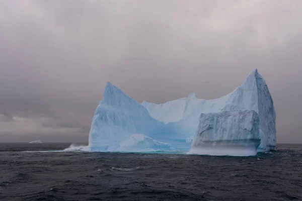 Bella Vista Sul Paesaggio Con Iceberg — Foto Stock