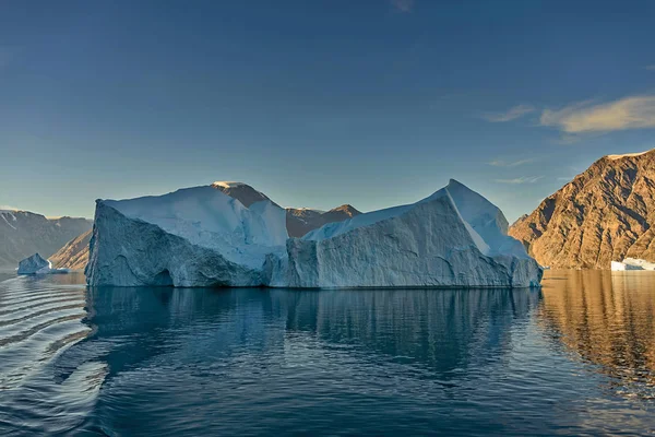 Antarktische Meereslandschaft Mit Eisberg — Stockfoto