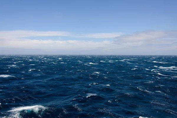 Hermoso Mar Tormentoso Durante Día —  Fotos de Stock