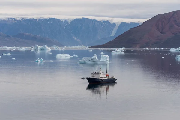 Αποστολή Πλοίων Στην Ανταρκτική Θάλασσα — Φωτογραφία Αρχείου