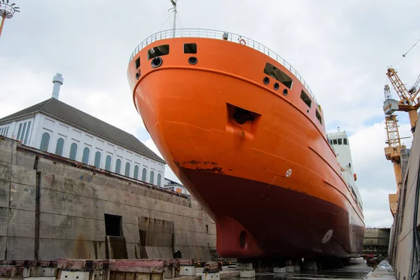 Ship repairing at port