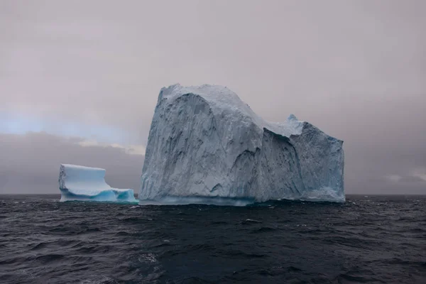 Hermosa Vista Del Paisaje Con Iceberg —  Fotos de Stock