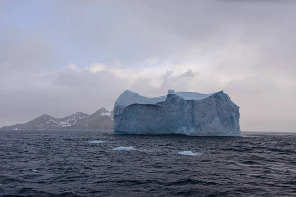 Hermosa Vista Del Paisaje Con Iceberg —  Fotos de Stock