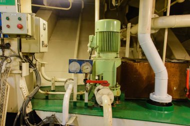 Büyük gemi iç makine dairesi