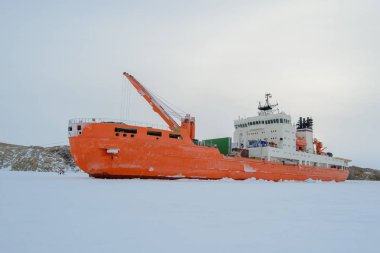Sefer Gemi buzun içinde