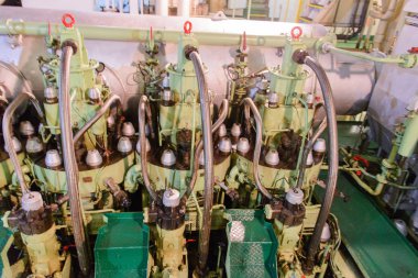 Büyük gemi iç makine dairesi