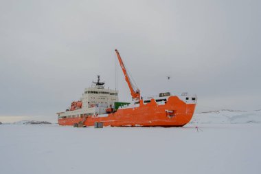 Sefer Gemi buzun içinde