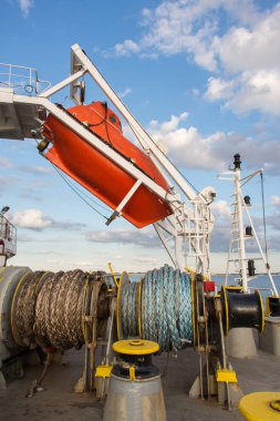 Serbest düşme kırmızı tekne