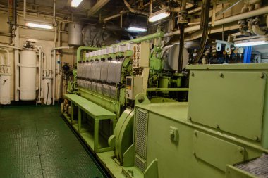 Büyük gemi iç makine dairesi