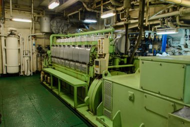 Büyük gemi iç makine dairesi