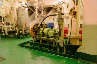 Büyük gemi iç makine dairesi