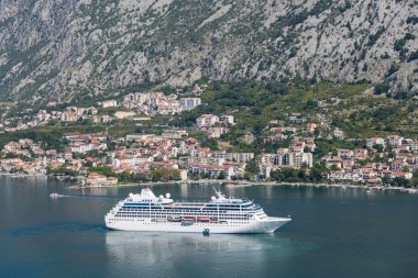Kotor Koyu'ndaki güzel görünümüne Hill