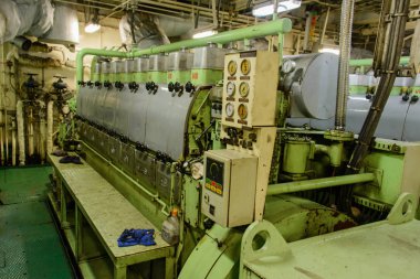 Büyük gemi iç makine dairesi