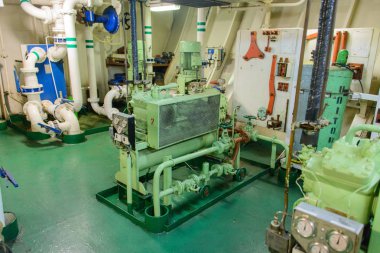 Büyük gemi iç makine dairesi