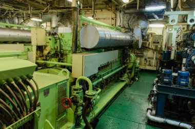 Büyük gemi iç makine dairesi