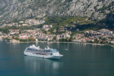 Kotor Koyu'ndaki güzel görünümüne Hill