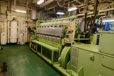 Büyük gemi iç makine dairesi