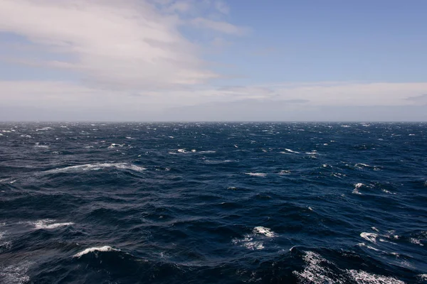 Prachtige Stormachtige Zee Overdag — Stockfoto