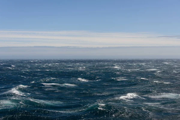 Prachtige Stormachtige Zee Overdag — Stockfoto