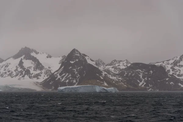 Hermosa Vista Del Paisaje Con Iceberg —  Fotos de Stock