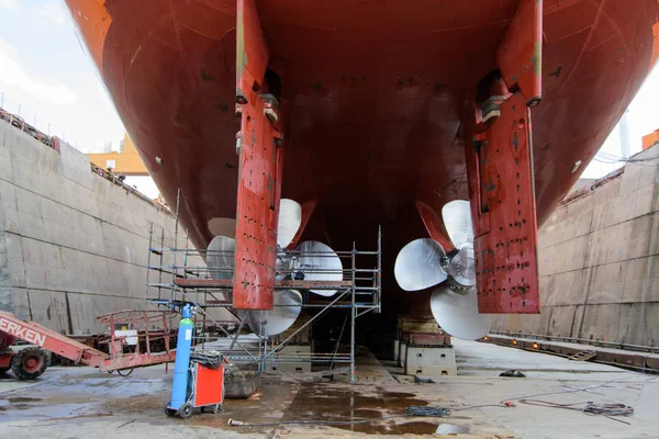 Ship repairing at port