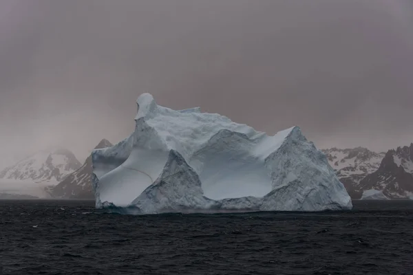 Hermosa Vista Del Paisaje Con Iceberg —  Fotos de Stock