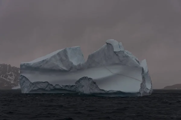 Hermosa Vista Del Paisaje Con Iceberg —  Fotos de Stock